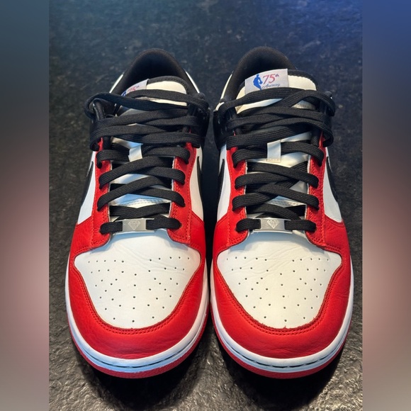 Men’s Low Nike Dunks, NBA 75th Anniversary - Chicago Bulls - Picture 2 of 6